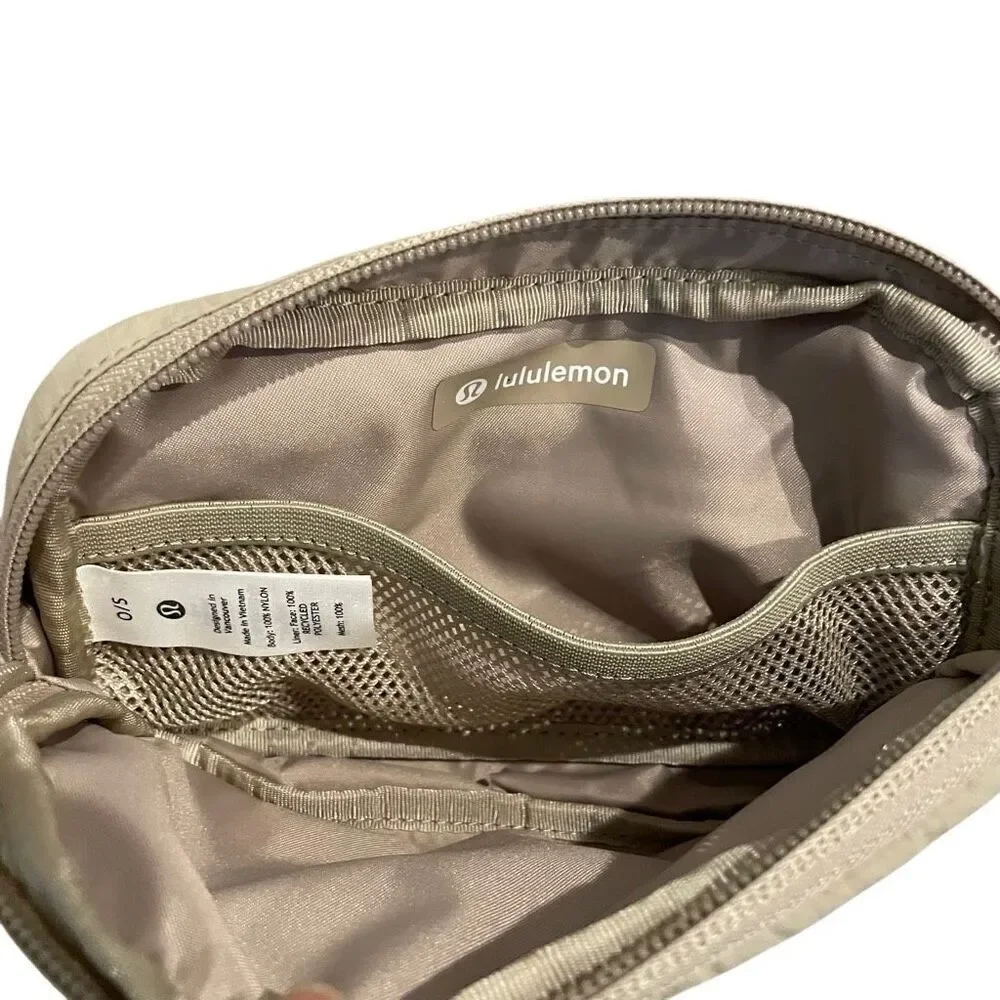 Lululemon Everywhere Mini Belt Bag OS Trench Black Hands Free Lightweight